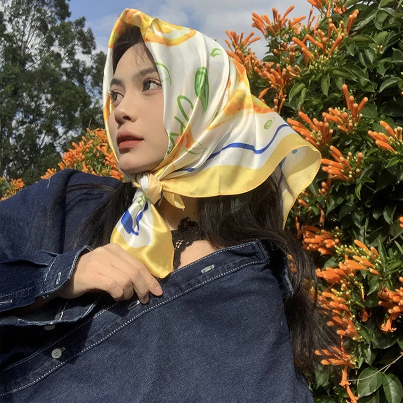70cm Square Lemon Print Yellow - Ascot Neck Scarf recensie en prijs