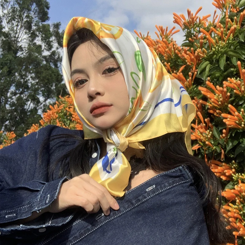 70cm Square Lemon Print Yellow - Ascot Neck Scarf recensie en prijs