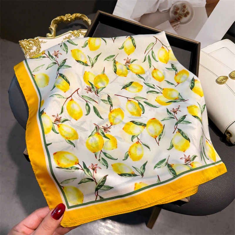 70cm Square Lemon Print Yellow - Ascot Neck Scarf recensie en prijs