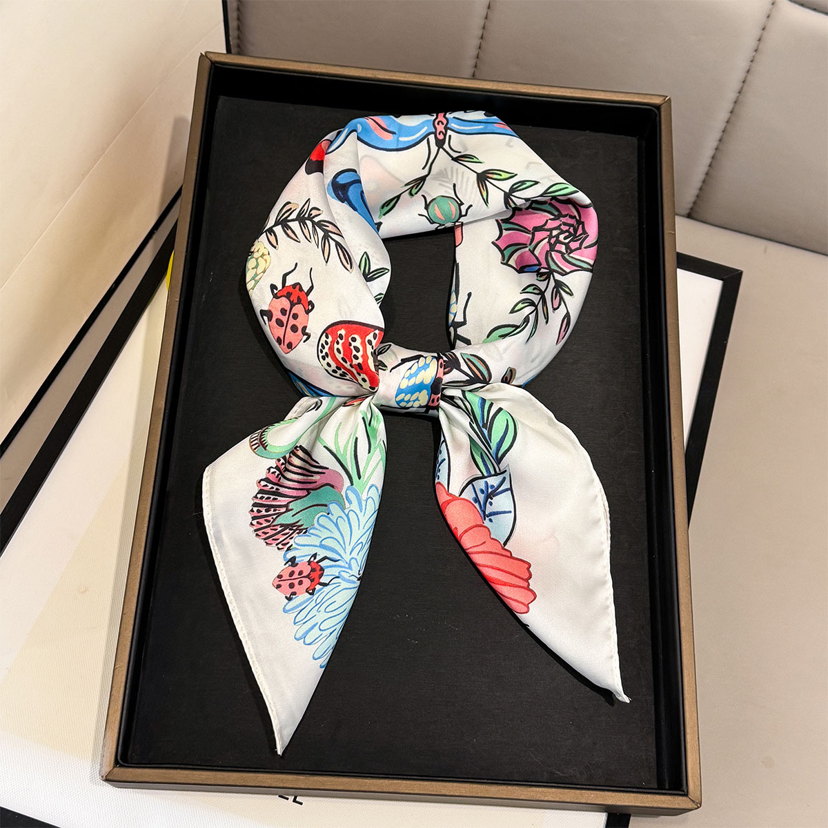 2026 New Butterfly Print Silk  - Ascot Neck Scarf recensie en prijs