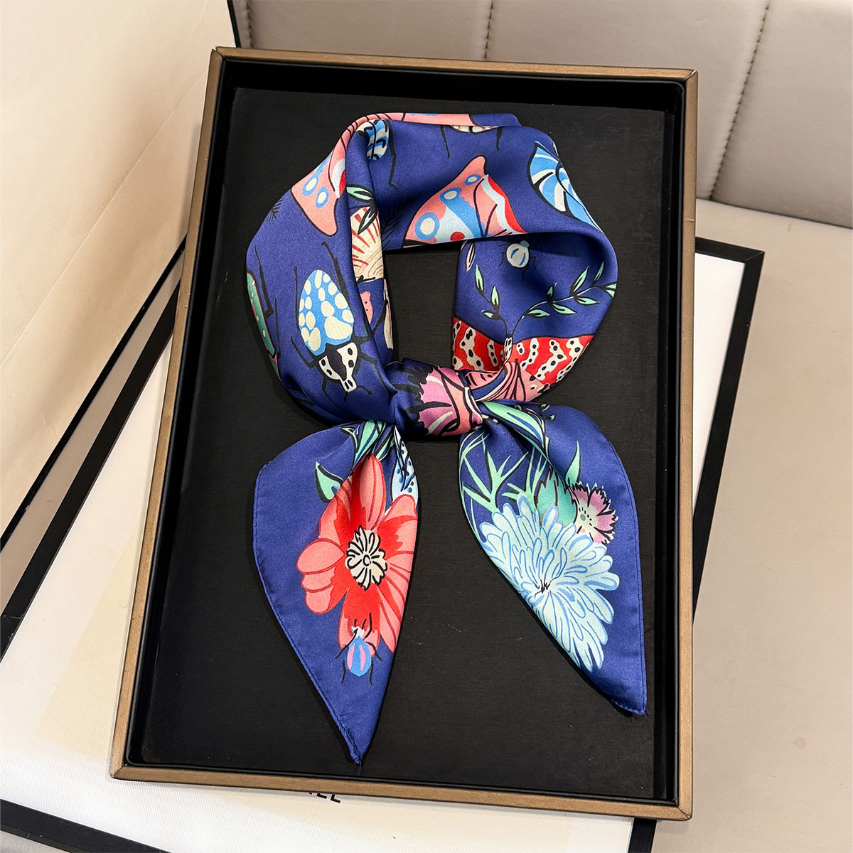 2026 New Butterfly Print Silk  - Ascot Neck Scarf recensie en prijs