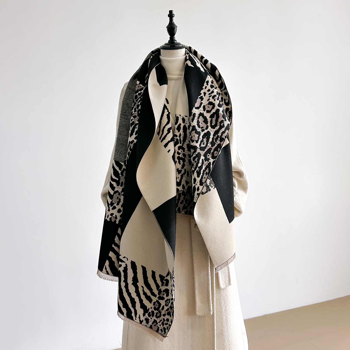 New Brand Elegance Two-Sided L - Woven Scarf Blanket recensie en prijs