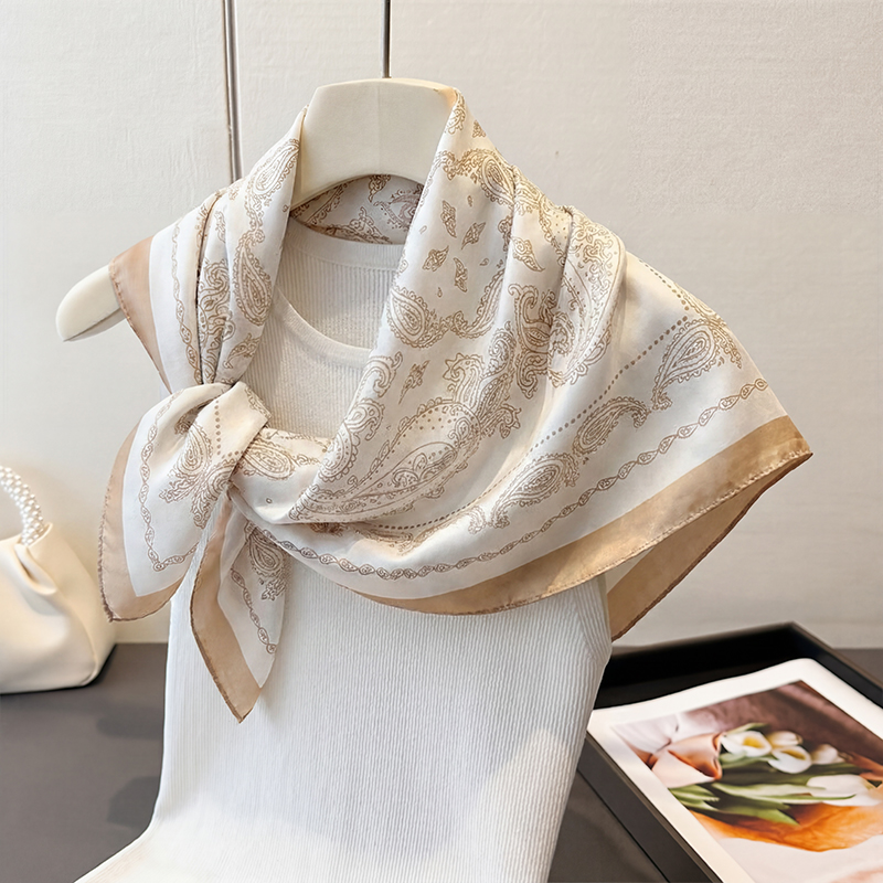 Vintage Beige Paisley Print Sq - Face Scarf Mask recensie en prijs