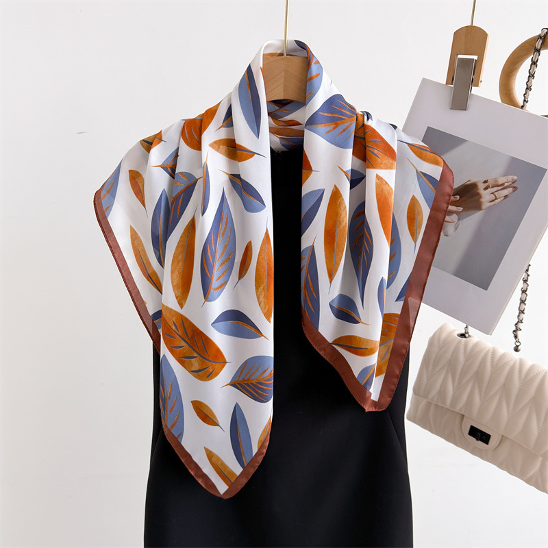 Luxury Brand Print 70cm Square - Face Scarf Mask recensie en prijs