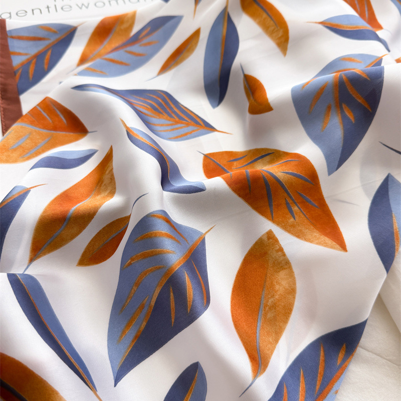 Luxury Brand Print 70cm Square - Face Scarf Mask recensie en prijs